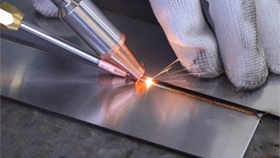Sab saum toj kaum yog vim li cas siv Laser Vuam