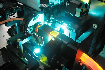 Thawj Lub Tswv Yim Chip-Scale Titanium Gemstone Laser Launched
